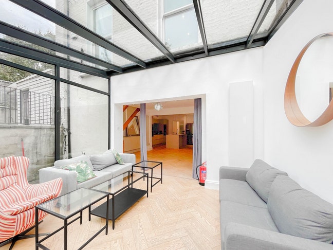 A stunning 6 bedroom house in N7 Main Photo