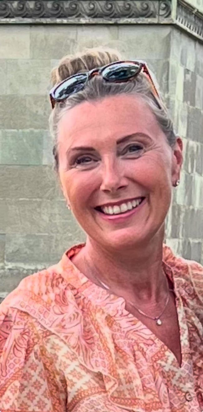 Im a professional Director of a charity , and... Main Photo