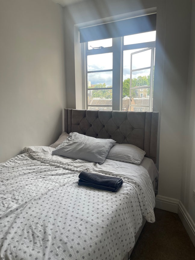 Bright & Comfortable Room in a Lovely 2-Bed Flat Main Photo