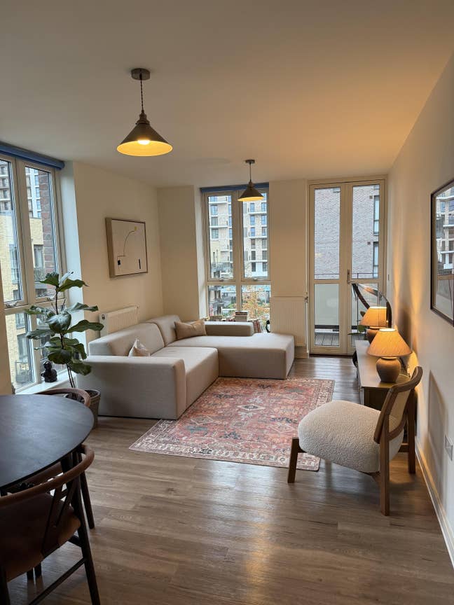 Entire Two Bed Flat for Rent in Mile End Main Photo