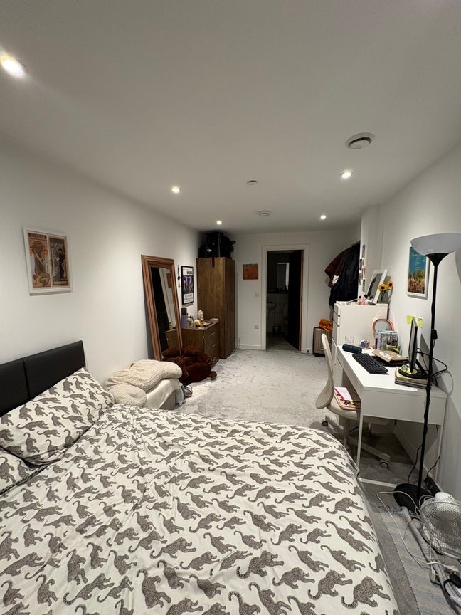 En-suite double room in 2 bed flat in Salford 🩷 Main Photo