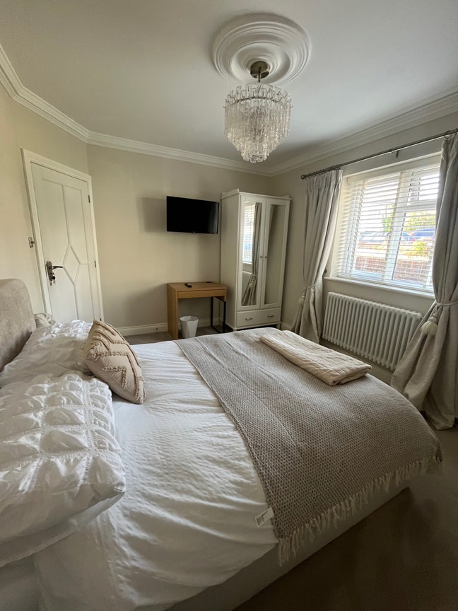 Brand new refurbished double room  Main Photo