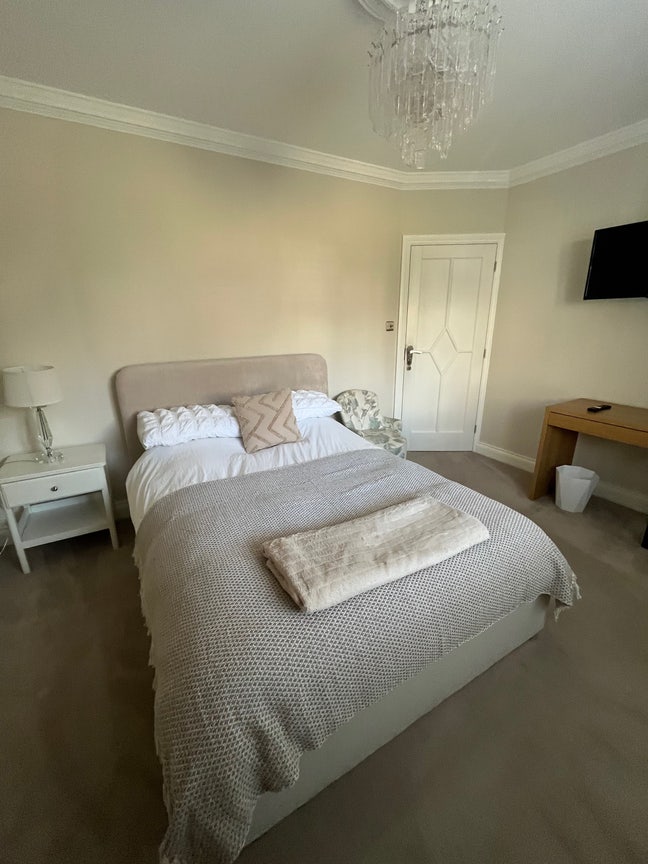 Brand new refurbished double room  Main Photo