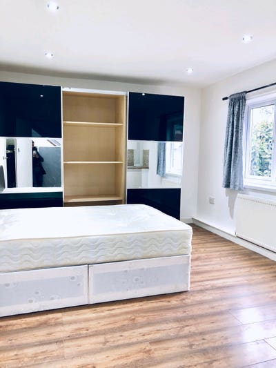Bedsit Studio: Now Available All Bills Inc Main Photo