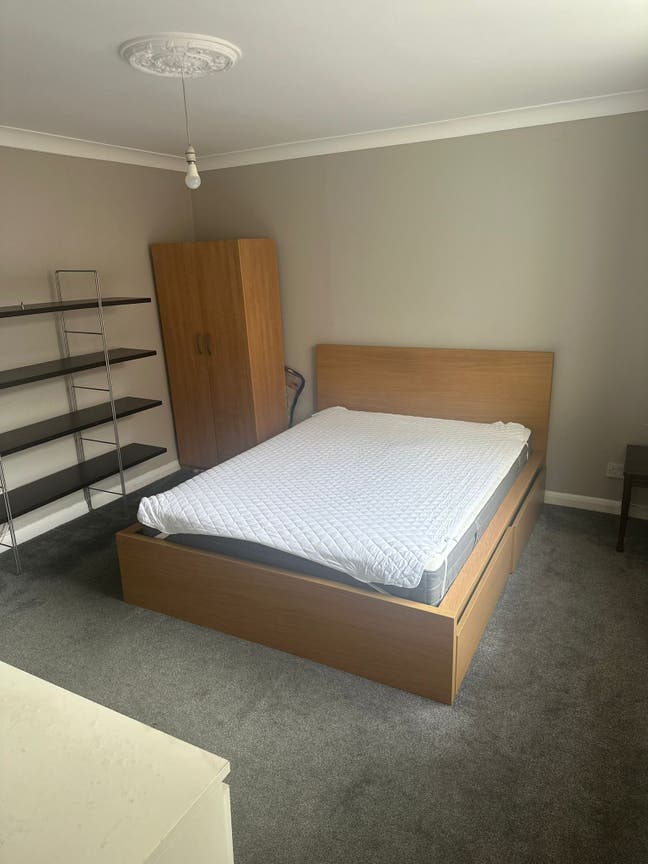 Room to Rent in Garden Flat, near Valentines P Main Photo