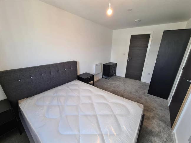 1 ensuite Double Bedroom in Modern 2B2B Apartment Main Photo