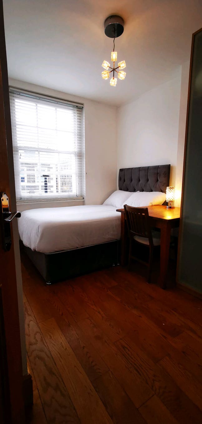 Cosy Double Room in a Lovely flat Russell Sq WC1 Main Photo