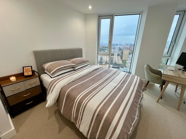 High-Rise Ensuite Bedroom with Gym & Parking Main Photo