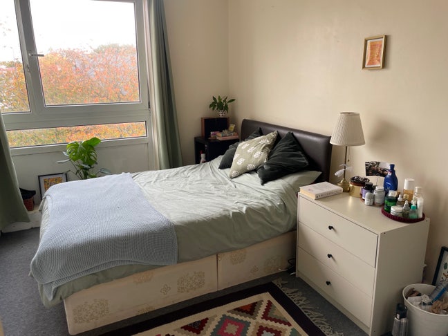 Room available in a 3 bed in Bromley by Bow Main Photo