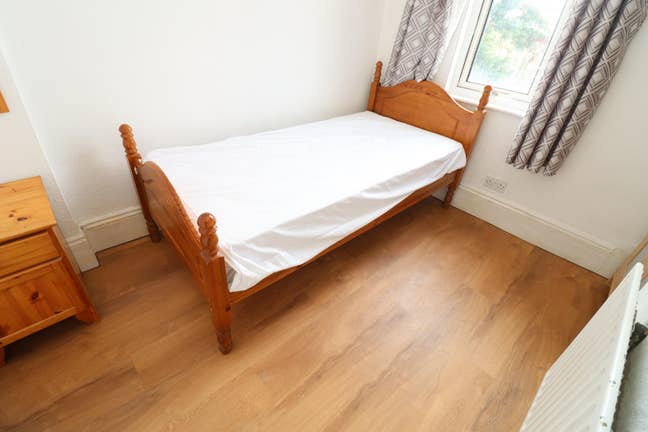 Affordable Room 5 Minutes from Station! Call Now Main Photo