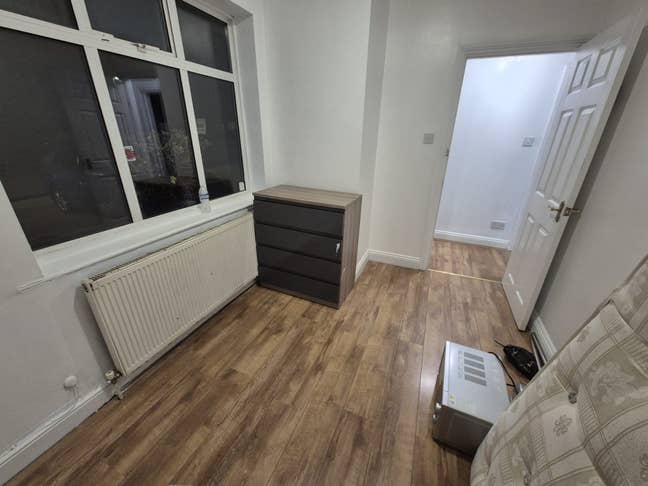 Spacious and Cosy Single Room available for Rent Main Photo