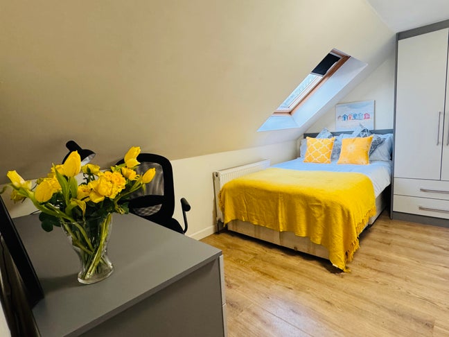 Comfortable Double room in a Lovely shared House Main Photo