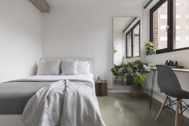 Modern Shoreditch flat with large garden  Main Photo