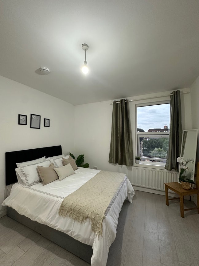 Huge Double Room! 3 Mins from Station!! Main Photo