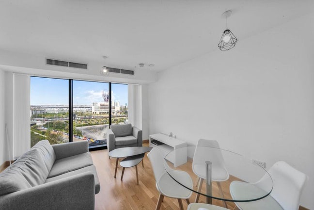 Luxury 1-Bed Apartment with Stunning Views Main Photo