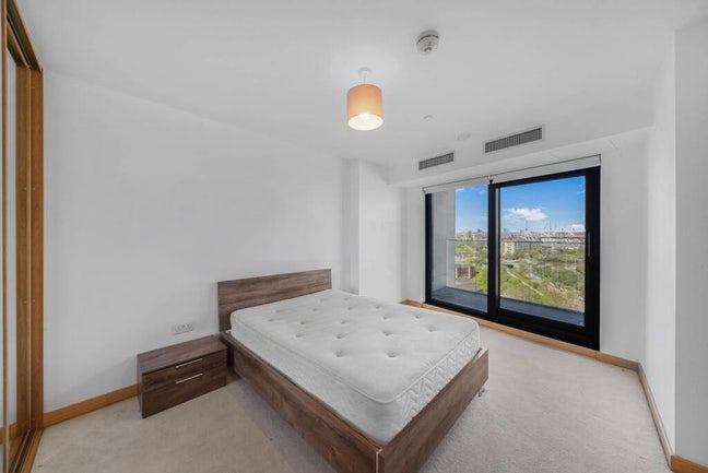Luxury 1-Bed Apartment with Stunning Views Main Photo