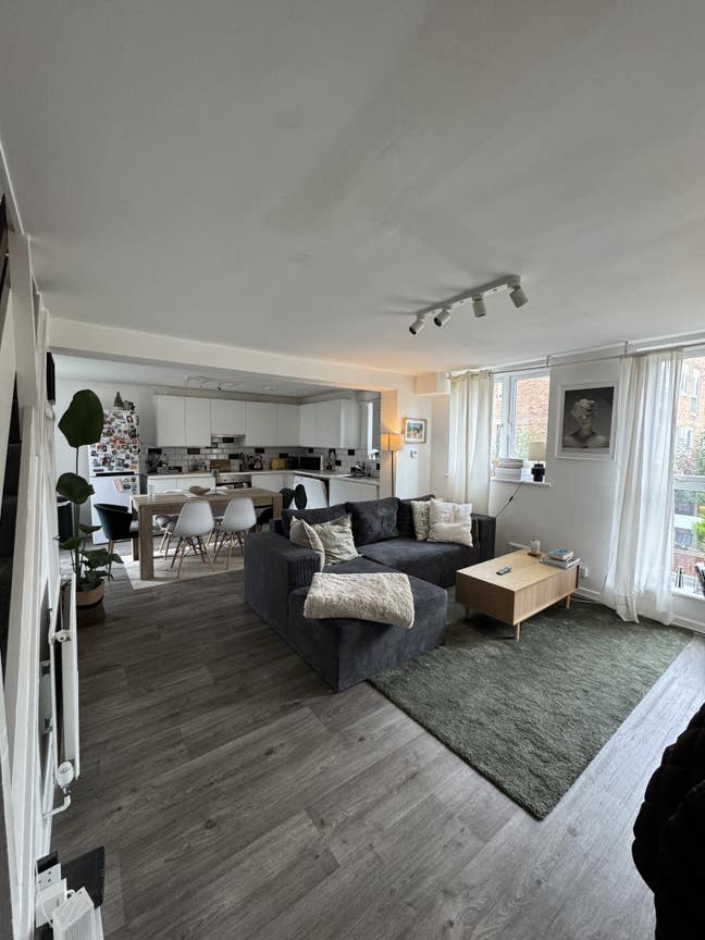 2 Bed Maisonette, Mullet Gardens, E2 Main Photo
