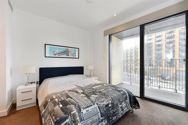 En-suite room available  Main Photo