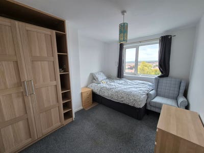 Furnished room to rent in quiet area of Knowle Main Photo