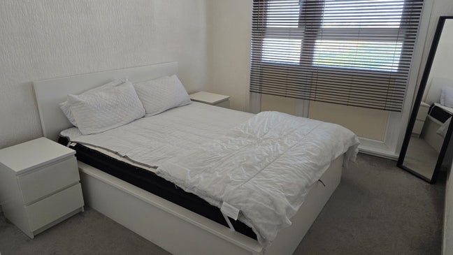 Spacious, Fully Furnished Top-Floor Room For Rent Main Photo