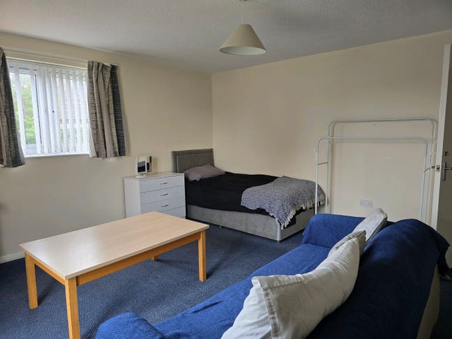 Bedroom/lounge to rent in a very peaceful home Main Photo