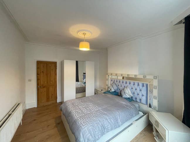  Spacious 2-Bedroom, 2-Bathroom Flat | NW10 Main Photo
