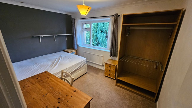 🏡 Bright Double Room in Spacious 4-Bed House Main Photo
