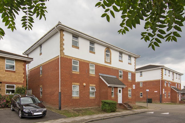2 bed fully refurbished flat  Main Photo