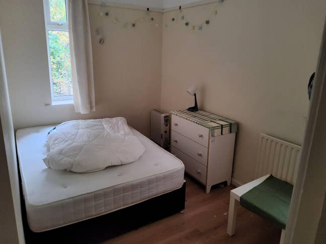 Room available in 2 bed apartment  Main Photo