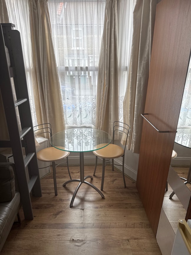 Nice small studio flat Main Photo