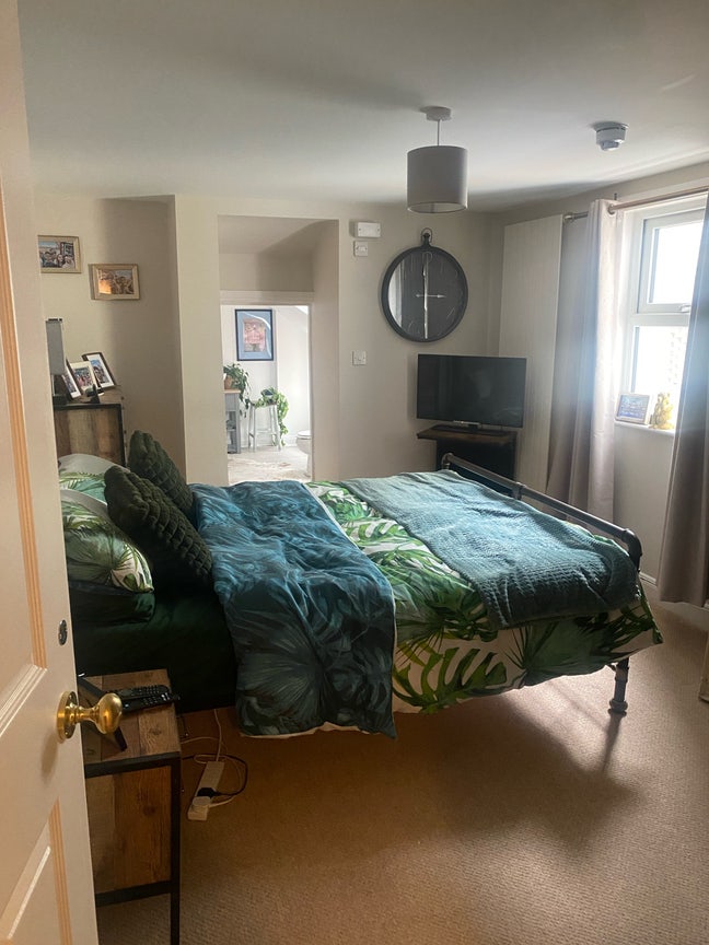 Double en-suite bedroom next to Hove beach Main Photo