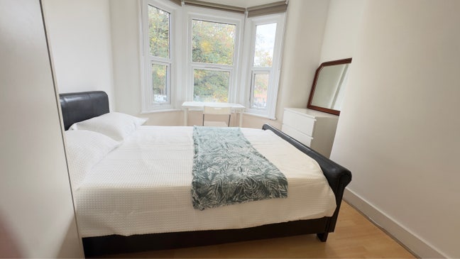 Double Bedroom Buce Grove Overground/Victoria Line Main Photo