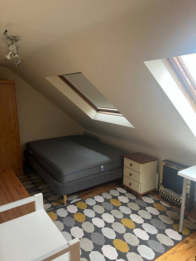 Lovely loft room Main Photo