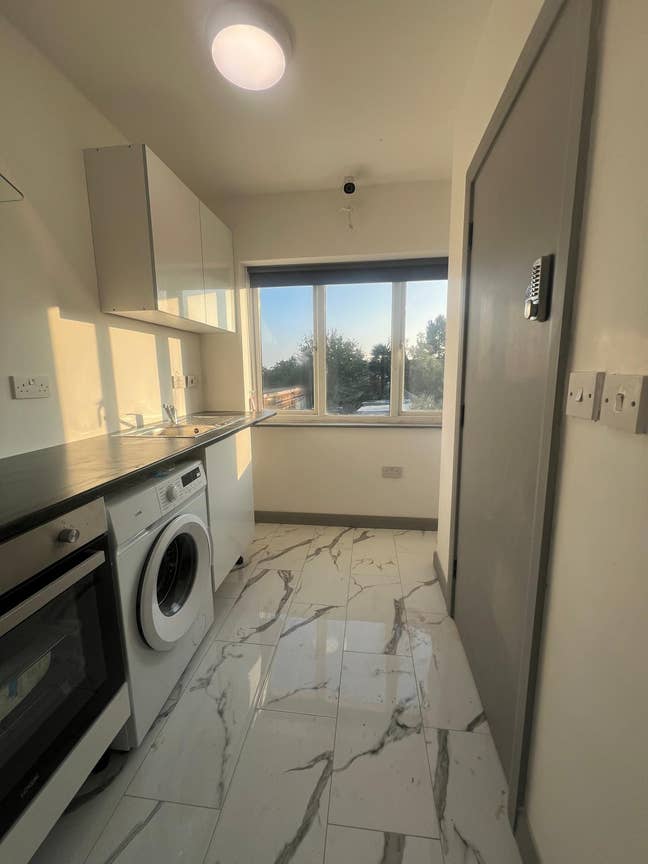 Ensuite Flat in Slough SL15PR Main Photo
