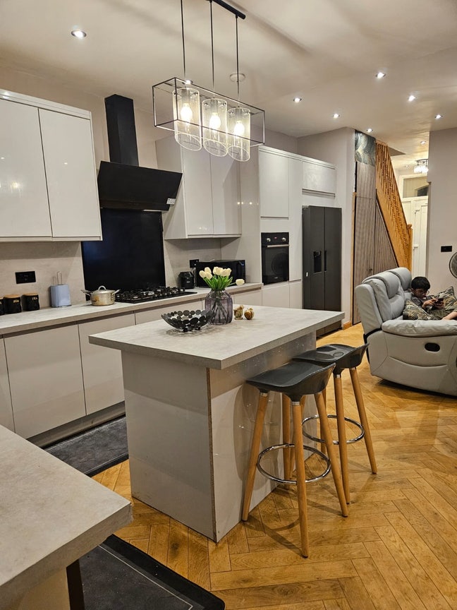 Furnished Large Studio Apartment Female only   Main Photo