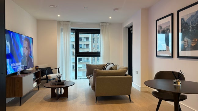 1 Bedroom Apartment – Hawksbury Heights, E&C Main Photo