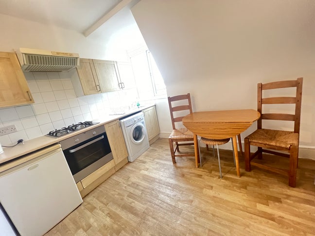 All Bills Inclusive Large Studio, Crouch End Main Photo