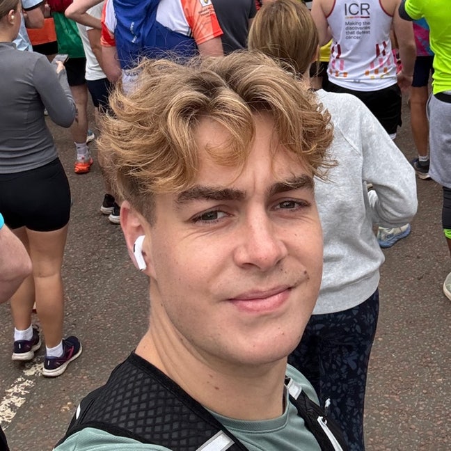 Looking for a room or buddy up  Main Photo