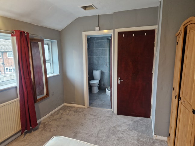 Ensuite inclusive with £0 Deposit  Main Photo