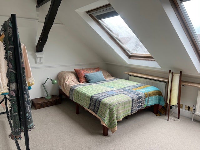 Attic room in creative & peaceful home Main Photo