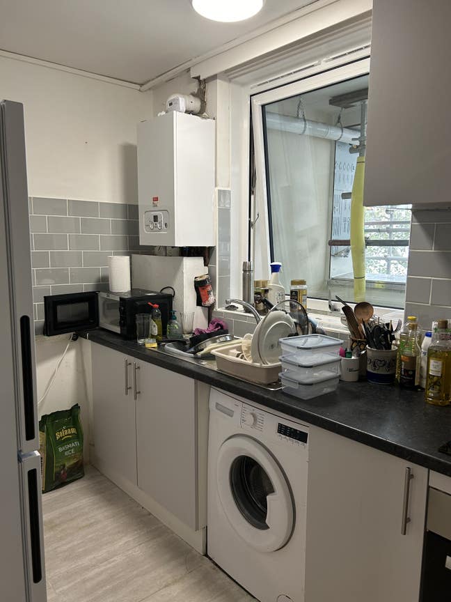 Two bedroom flat, close to station  Main Photo
