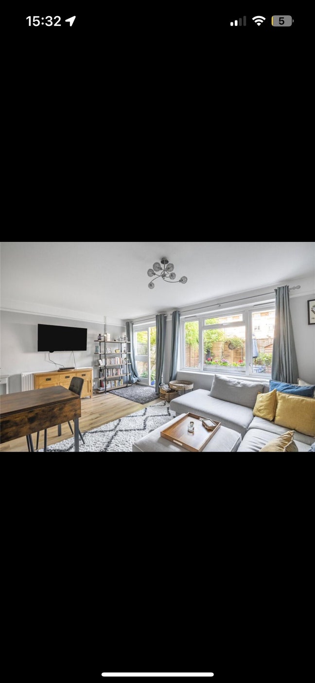 Large double en-suite bedroom Clapham North  Main Photo