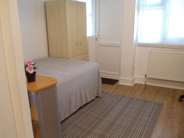 Studio Flat with Own Private Garden Bills Included Main Photo