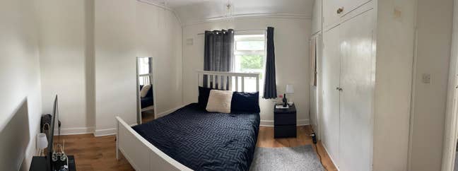 A spacious double room available  Main Photo