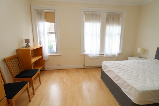 2 Beautiful Rooms by Elizabeth Line! Main Photo