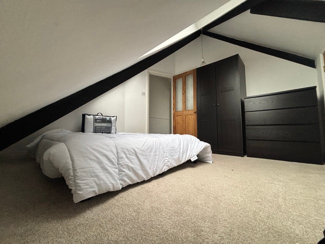 Room to rent in St Austal  Main Photo