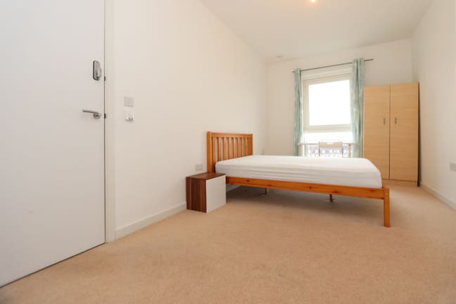 Spacious Ensuite Double Room for a Couple – Zone 2 Main Photo