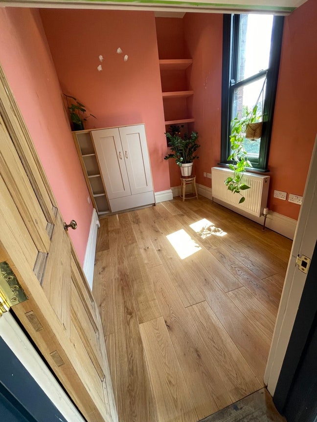 Room in Beautifully Renovated Home, Bills Included Main Photo