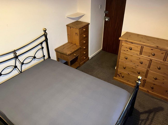 Double room to rent in shared house in Bedfont Main Photo
