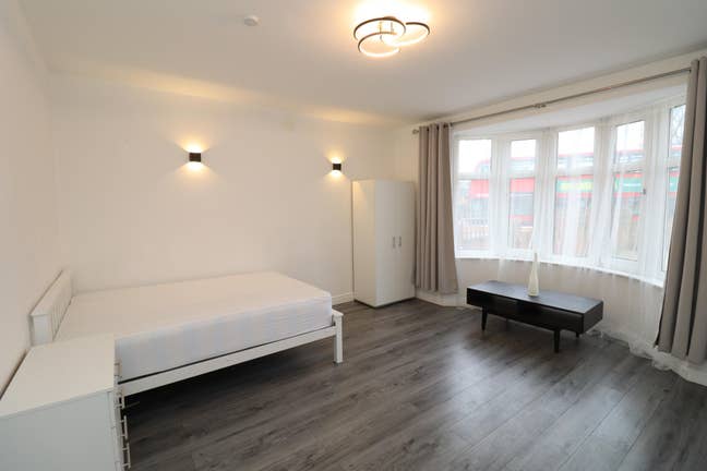 Fully Furnished Double Room – Zone 3 Streatham Main Photo